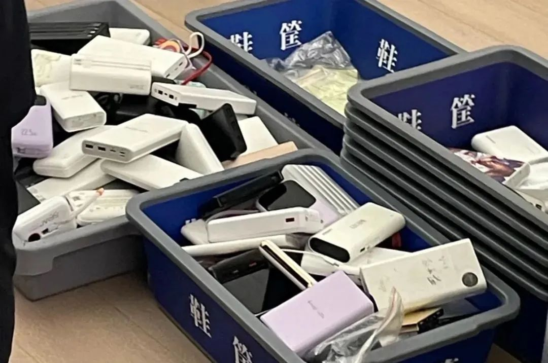 Ekainaren 28tik aurrera, energia-banku horiek debekatuta daude hegazkineratzetik! Plastikoen industriak aukera berriak biltzen ditu