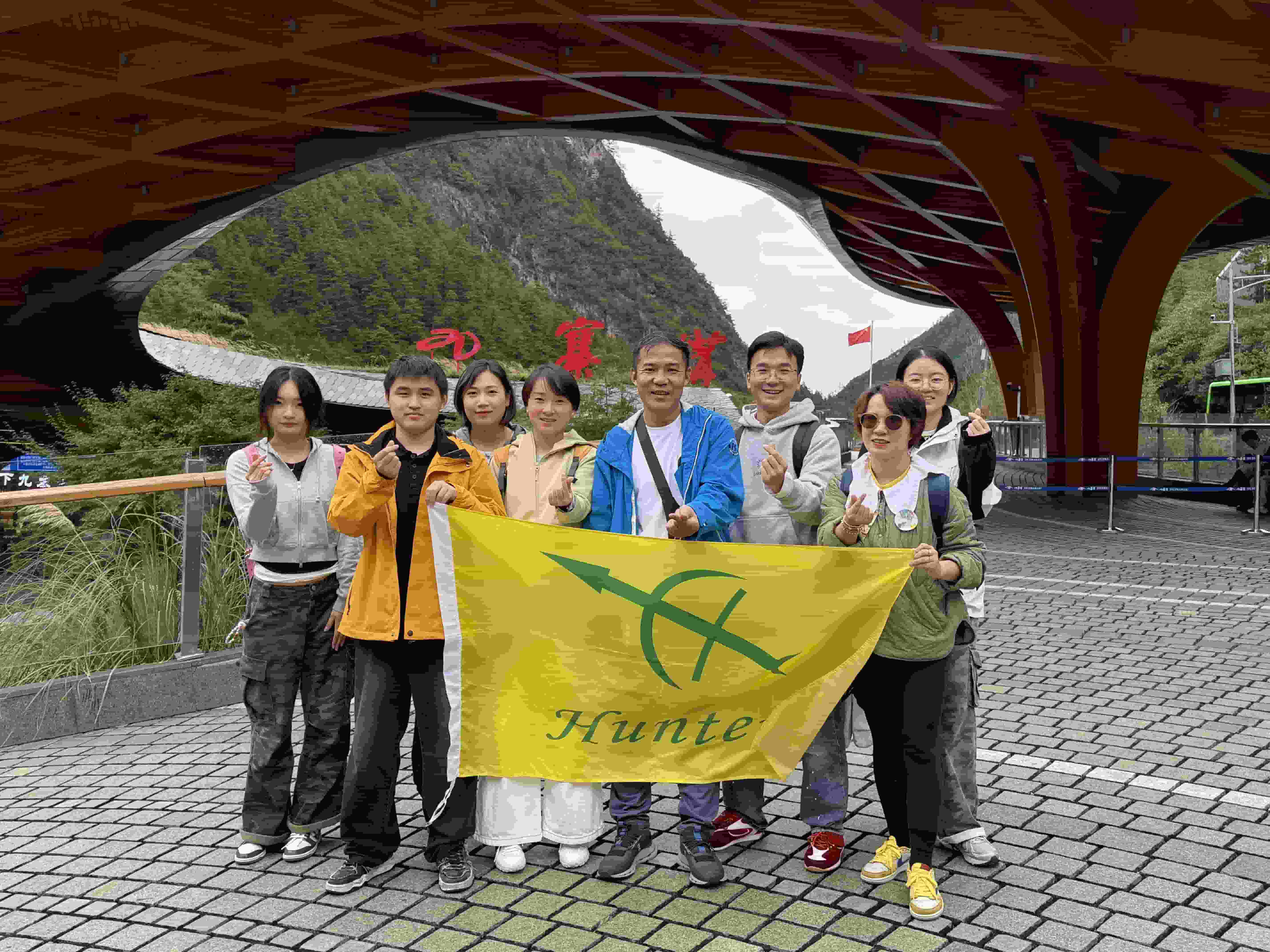 Mendiak eta itsasoak haratago, artisautza batuz | Shanghai Visa Plastics-en